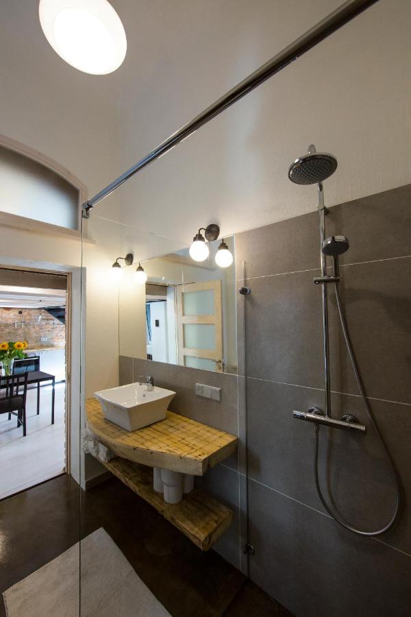 Stylish Studio Apartment In The Heart Of Riga Exterior photo